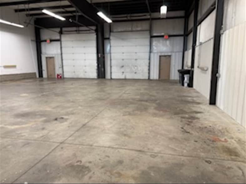 7701-7711 Affinity Dr, Cincinnati, OH for lease - Interior Photo - Image 3 of 19