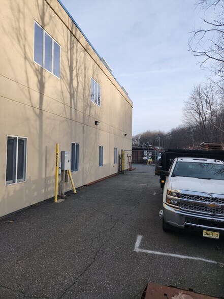 150 Edison Rd, Lake Hopatcong, NJ à vendre - Photo du bâtiment - Image 2 de 6