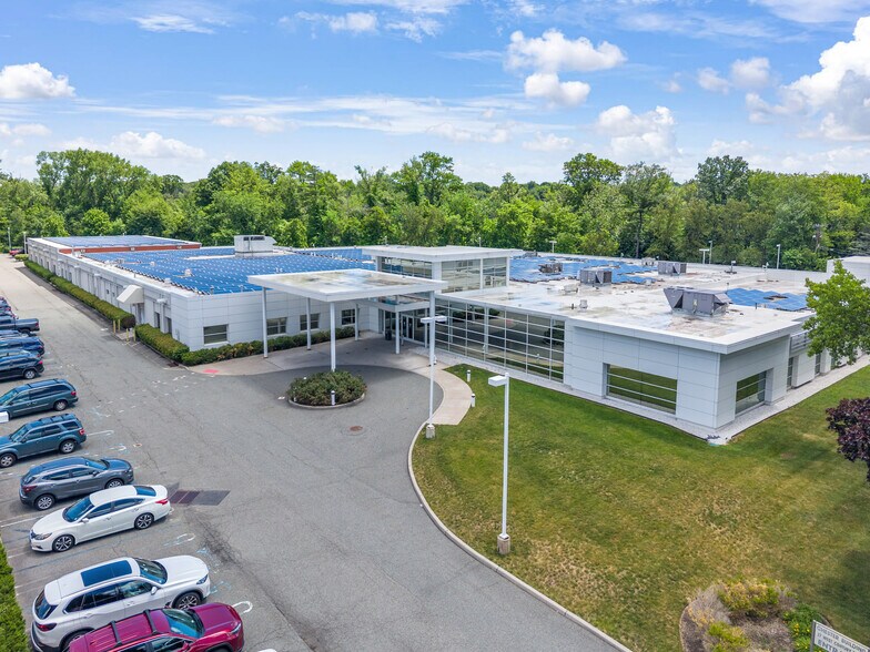 37 W Century Rd, Paramus, NJ à louer - Photo du bâtiment - Image 1 de 9