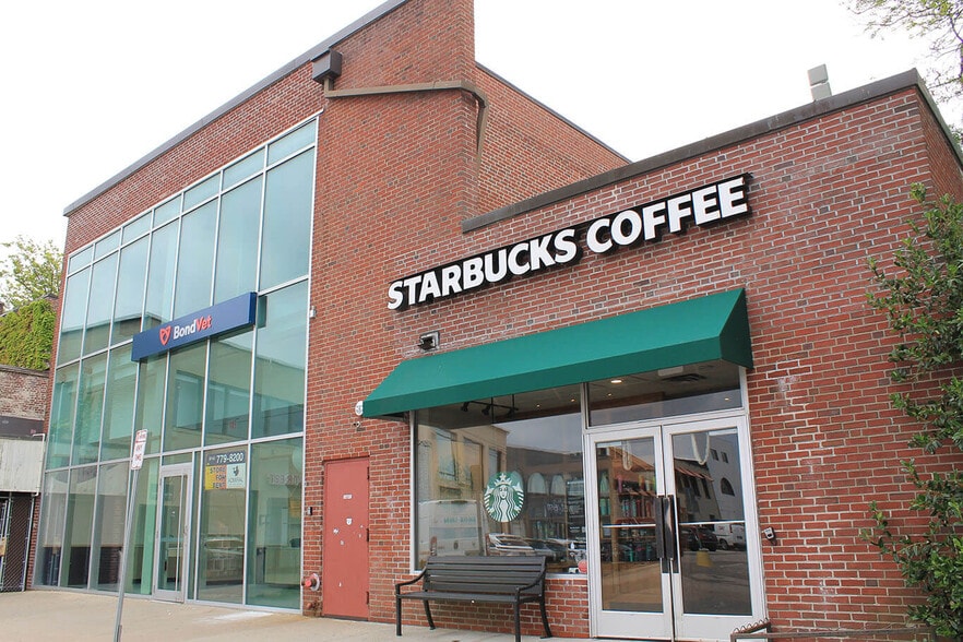 19 Post Rd E, Westport, CT à louer - Photo du bâtiment - Image 2 de 7