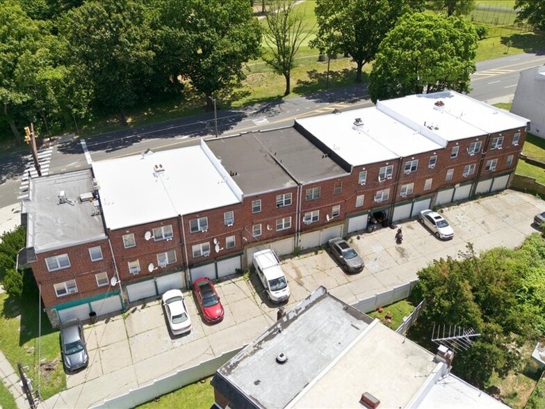 Henry Ave 12 unit portfolio of 1 properties for sale on LoopNet.ca - Building Photo - Image 3 of 8