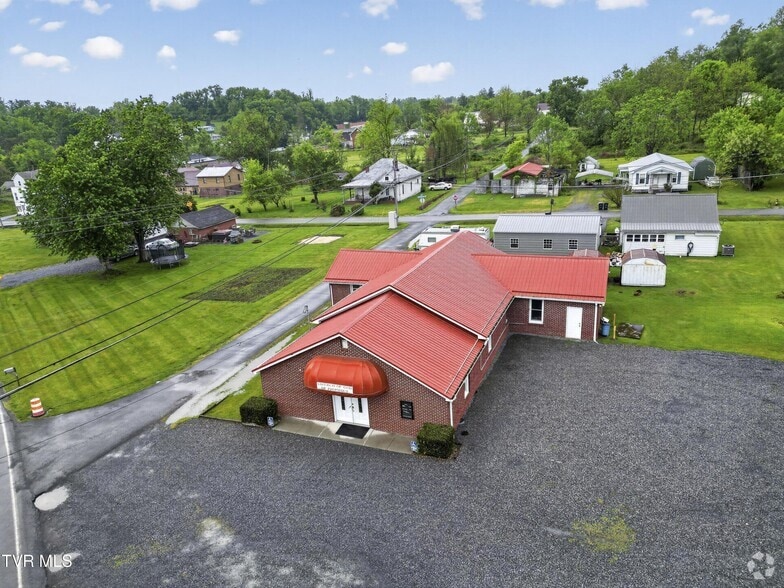 302 Crescent Dr, Glade Spring, VA à vendre - Photo principale - Image 1 de 19