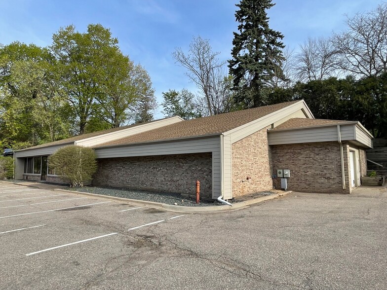 3542 Shoreline Dr, Wayzata, MN à louer - Photo du bâtiment - Image 2 de 14