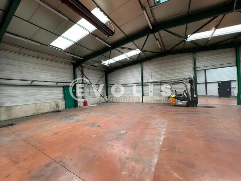 Office in Arnas for lease - Interior Photo - Image 3 of 8