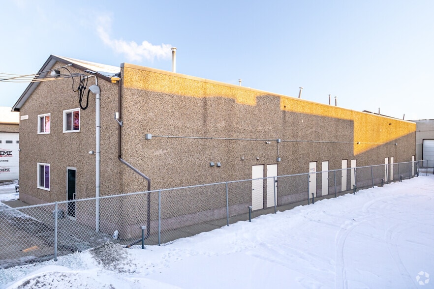 15821 116th Ave NW, Edmonton, AB for lease - Building Photo - Image 2 of 3