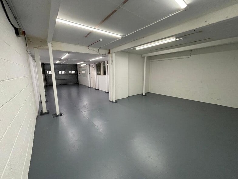 Crowhurst Rd, Brighton for lease - Interior Photo - Image 3 of 13