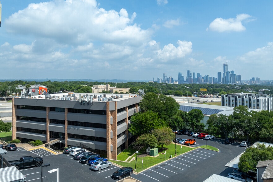 2211 IH-35 S, Austin, TX for lease - Building Photo - Image 2 of 9