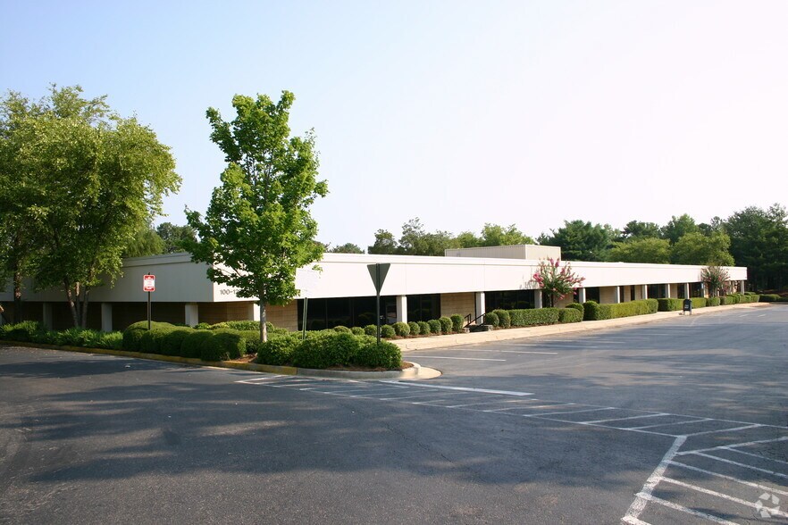 2531 Center West Pky, Augusta, GA à louer - Photo du bâtiment - Image 2 de 23