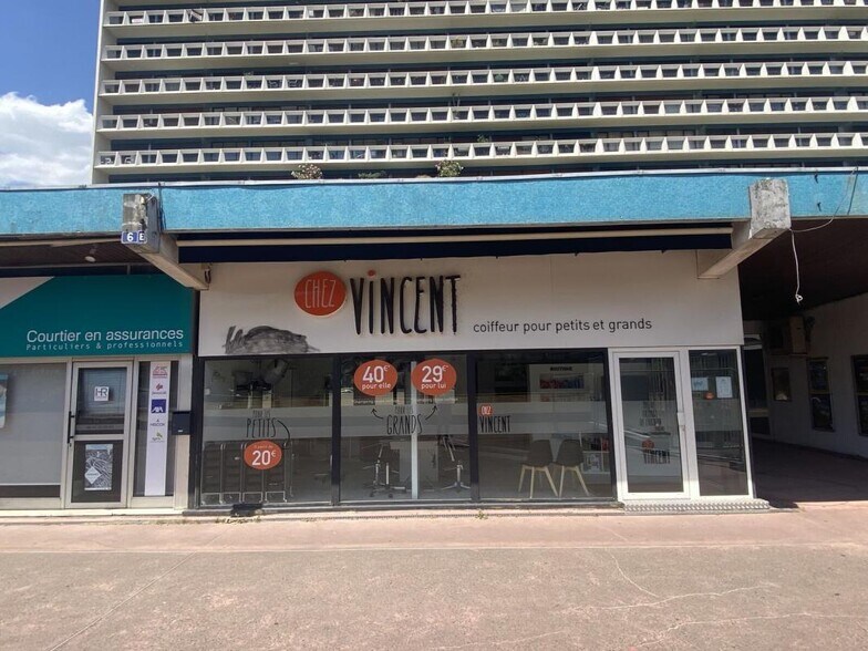 Commerce de détail dans Rennes à louer - Photo du bâtiment - Image 2 de 4