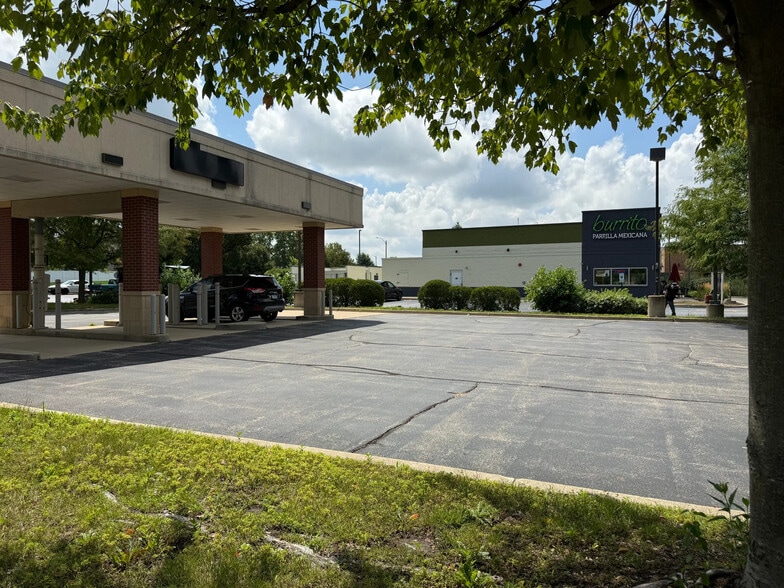 1978 W Wilson St, Batavia, IL for lease - Building Photo - Image 3 of 9