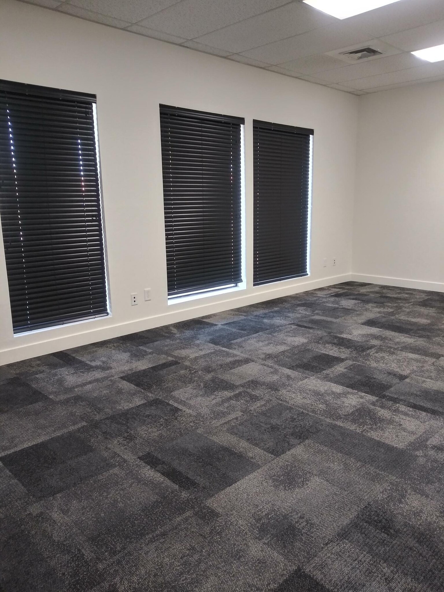 2565 E Chandler Ave, Las Vegas, NV for lease Interior Photo- Image 1 of 29