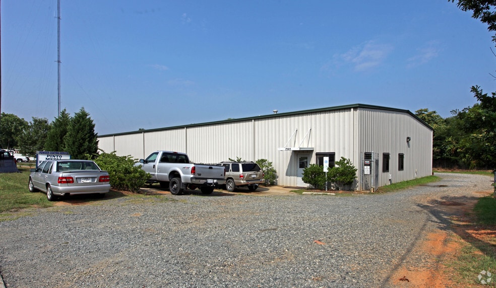 7505 Orr Rd, Charlotte, NC for sale - Primary Photo - Image 1 of 6