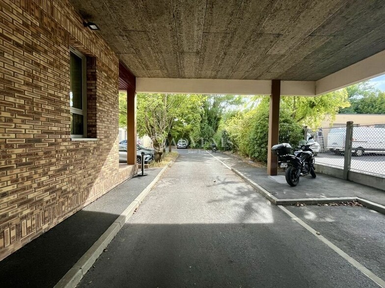 Office in Eaubonne for sale - Building Photo - Image 2 of 12