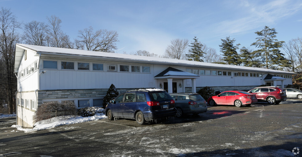 300 Federal Rd, Brookfield, CT à vendre - Photo du bâtiment - Image 1 de 1