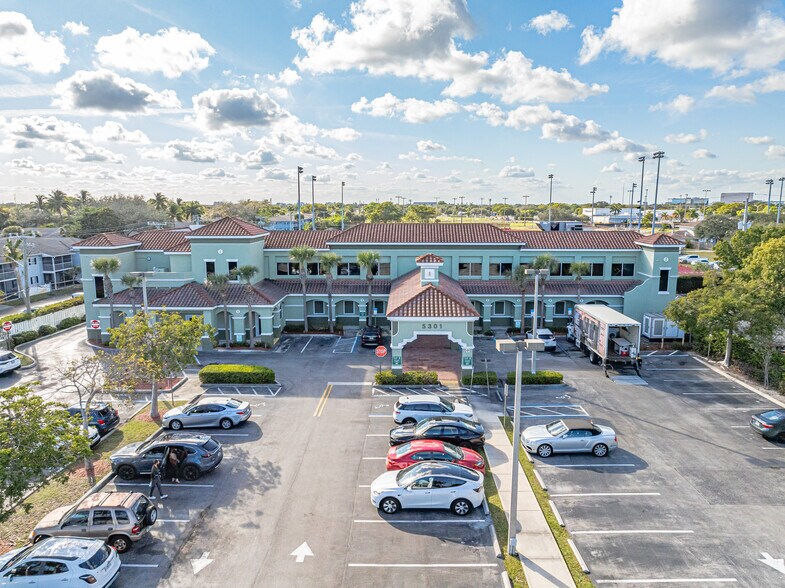 5301 N Dixie Hwy, Fort Lauderdale, FL à louer - Photo du bâtiment - Image 3 de 14