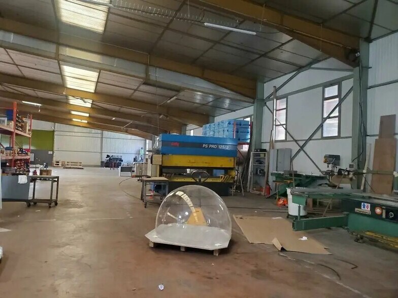 Industrial in CIVRIEUX-D'AZERGUES for sale - Interior Photo - Image 3 of 10