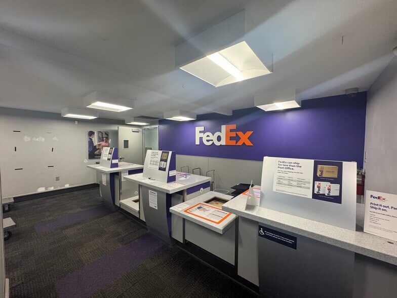 3885 Mercantile Ave, Naples, FL à vendre - Photo intérieure - Image 3 de 7