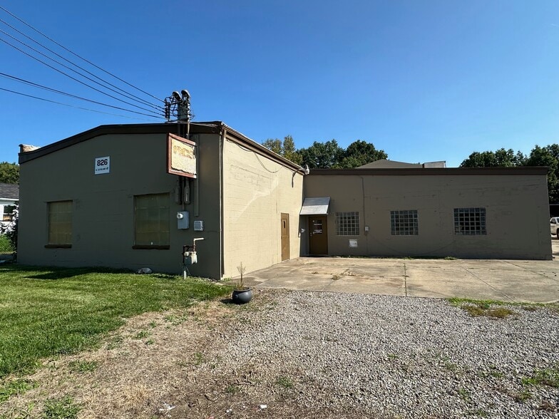 826 Cleveland Rd, Ravenna, OH à louer - Photo du bâtiment - Image 2 de 5