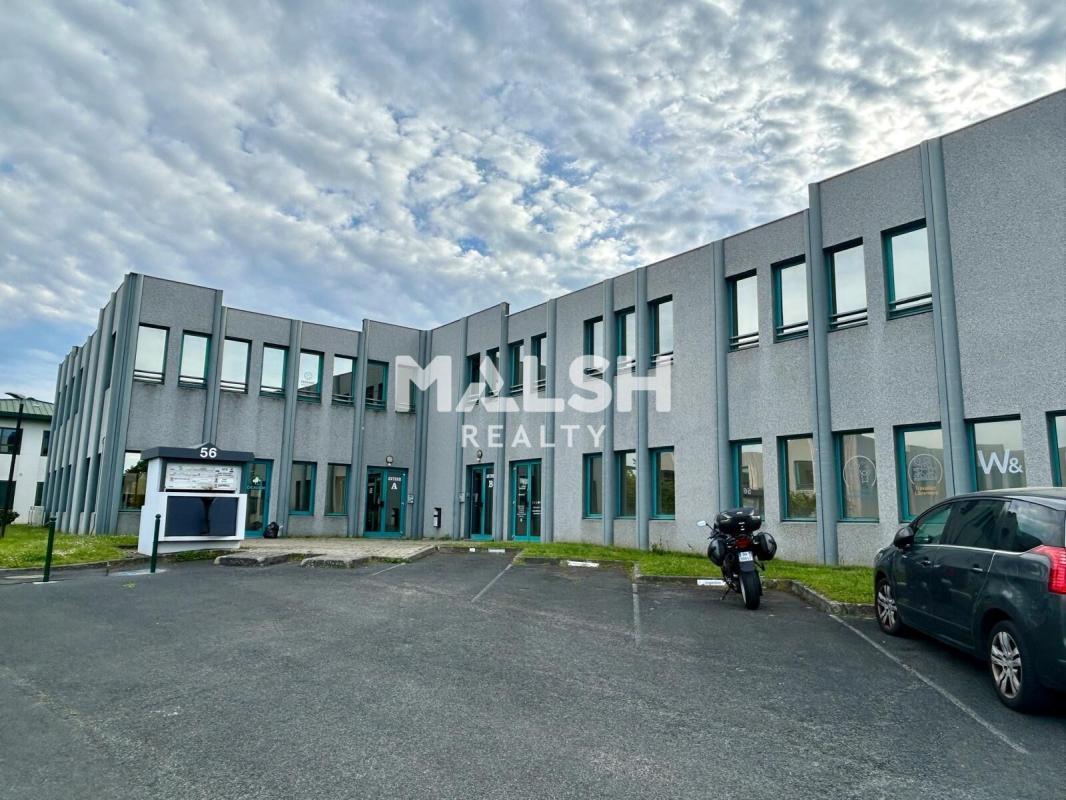 Office in Saint-Genis-Laval for sale Building Photo- Image 1 of 12