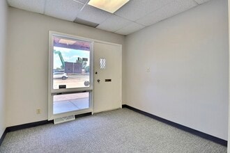 1725-1735 E Military Ave, Fremont, NE à louer Photo intérieure- Image 2 de 11