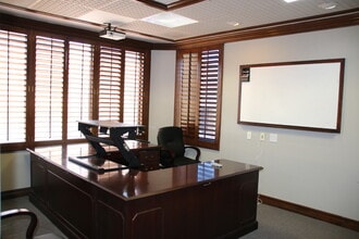 4445 N Mesa St, El Paso, TX for lease Interior Photo- Image 2 of 14