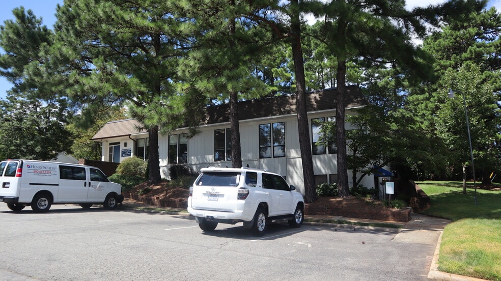 7509 Six Forks Rd, Raleigh, NC à louer - Photo du bâtiment - Image 1 de 5