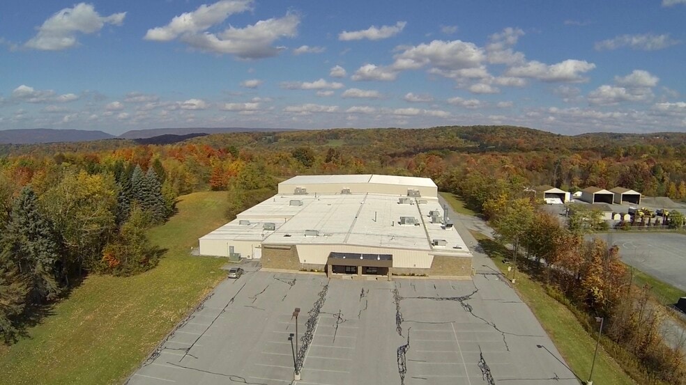 423 Walters Ave, Johnstown, PA for lease - Primary Photo - Image 1 of 12