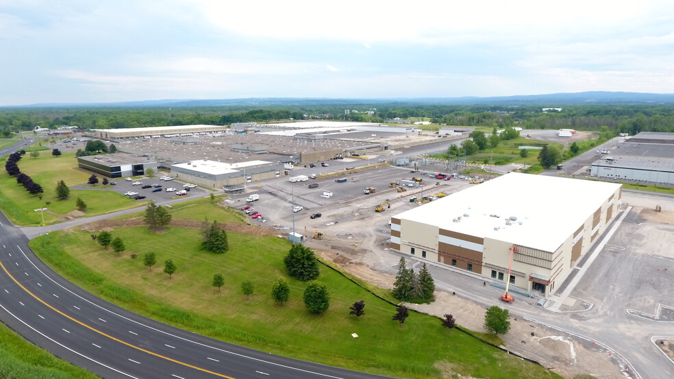 6600 New Venture Gear Dr, East Syracuse, NY for lease - Building Photo - Image 3 of 13