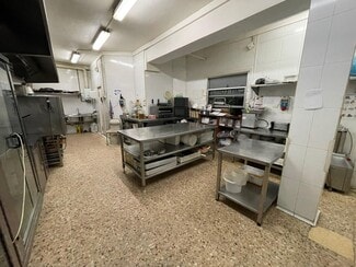 Plus de détails pour Multi-résidentiel à vendre