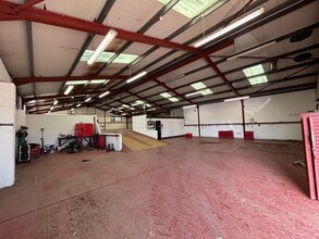 Burnt House Ln, Cowfold for lease Interior Photo- Image 1 of 2
