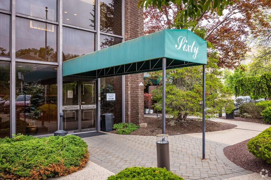 60 Pompton Ave, Verona, NJ à vendre - Photo du bâtiment - Image 3 de 6