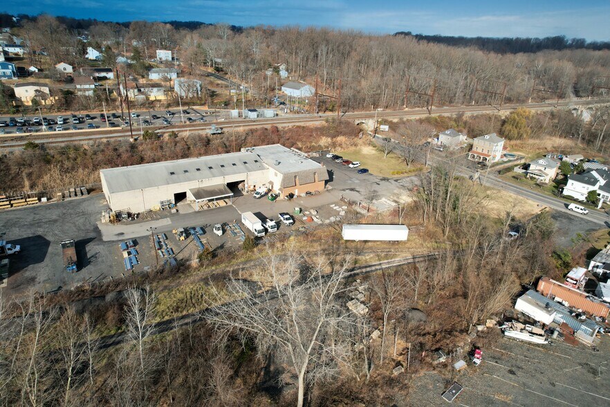 4258 E Bristol Rd, Feasterville Trevose, PA à louer - Photo du bâtiment - Image 2 de 6