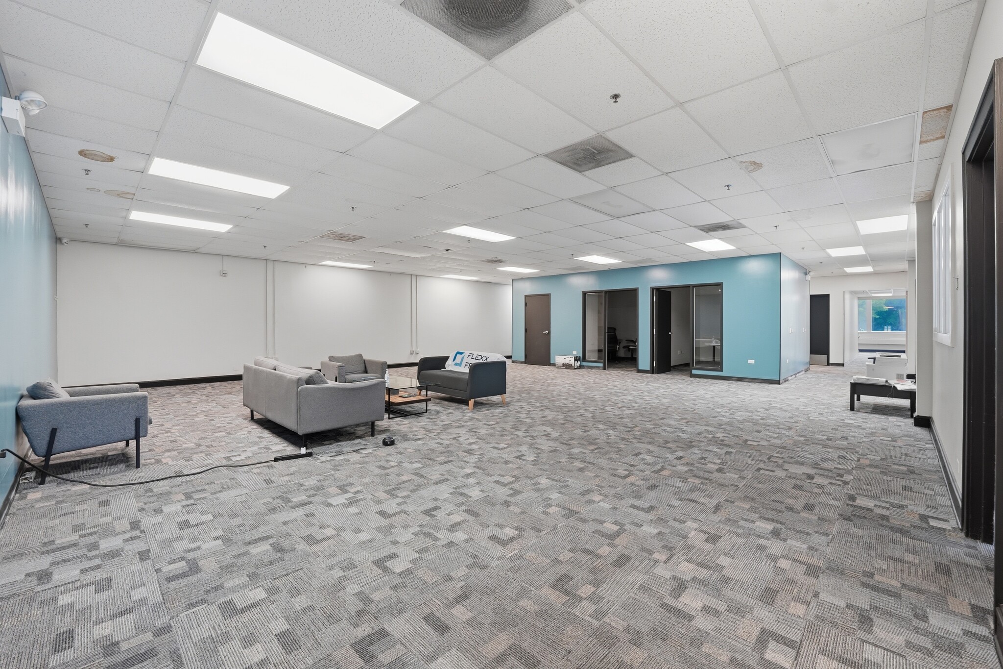 825 E 99th St, Chicago, IL for lease Interior Photo- Image 1 of 12
