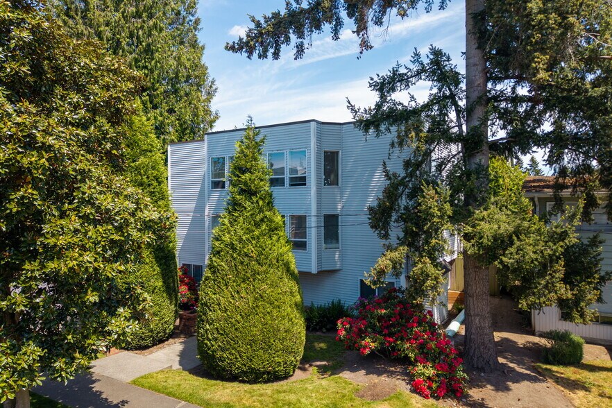 8848 N Stone Ave, Seattle, WA à vendre - Photo du bâtiment - Image 2 de 16