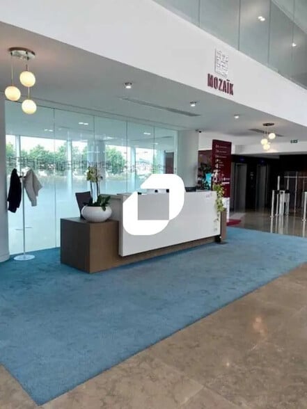 Office in Rueil-Malmaison for lease - Building Photo - Image 2 of 29