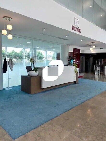 Bureau dans Rueil-Malmaison à louer - Photo du bâtiment - Image 2 de 29