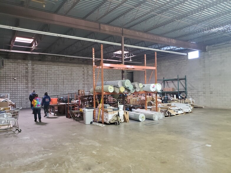 1911 Rice St, Roseville, MN for lease - Building Photo - Image 2 of 11