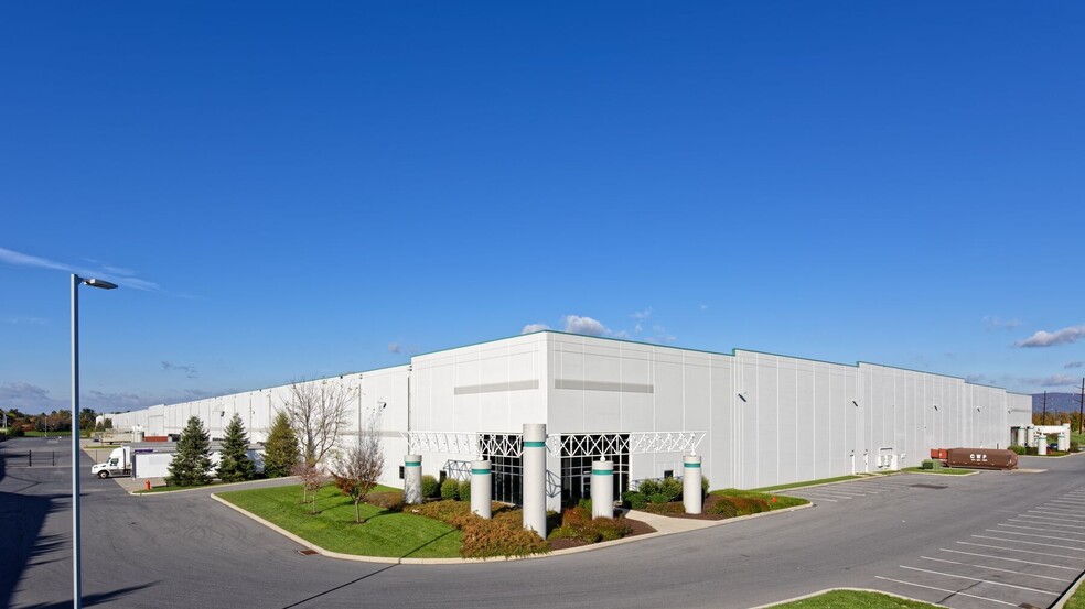 1400 Distribution Dr, Carlisle, PA for lease - Building Photo - Image 1 of 9