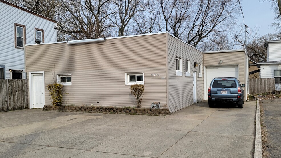 808 18th St, Erie, PA for lease - Building Photo - Image 3 of 14