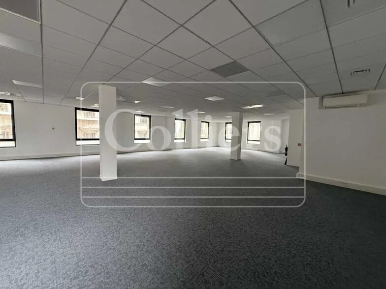 Office in Marseille for lease - Interior Photo - Image 2 of 10