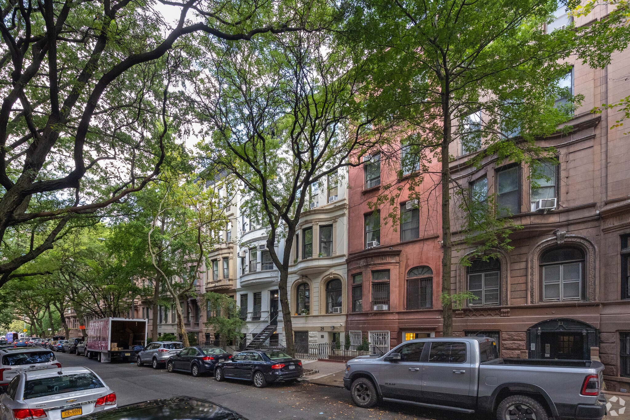 Upper Westside 3 Building Portfolio portfolio of 3 properties for sale on LoopNet.ca Primary Photo- Image 1 of 2