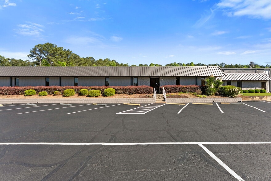 154 Industrial Park Cir, Lawrenceville, GA for lease - Building Photo - Image 2 of 14