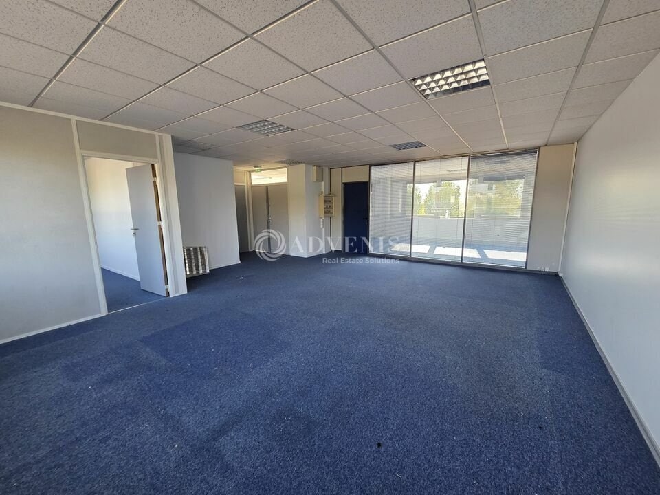Office in Mitry Mory for lease Interior Photo- Image 1 of 8