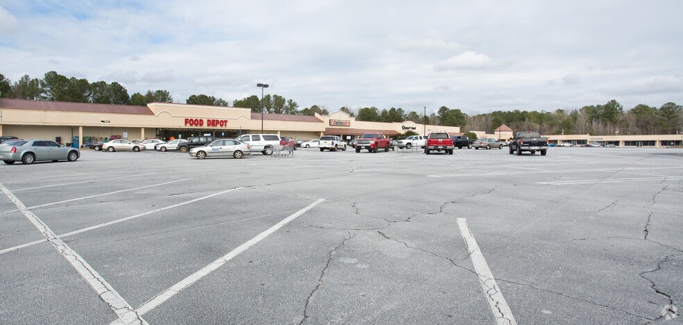124-180 Bullsboro Dr, Newnan, GA for lease - Primary Photo - Image 1 of 6