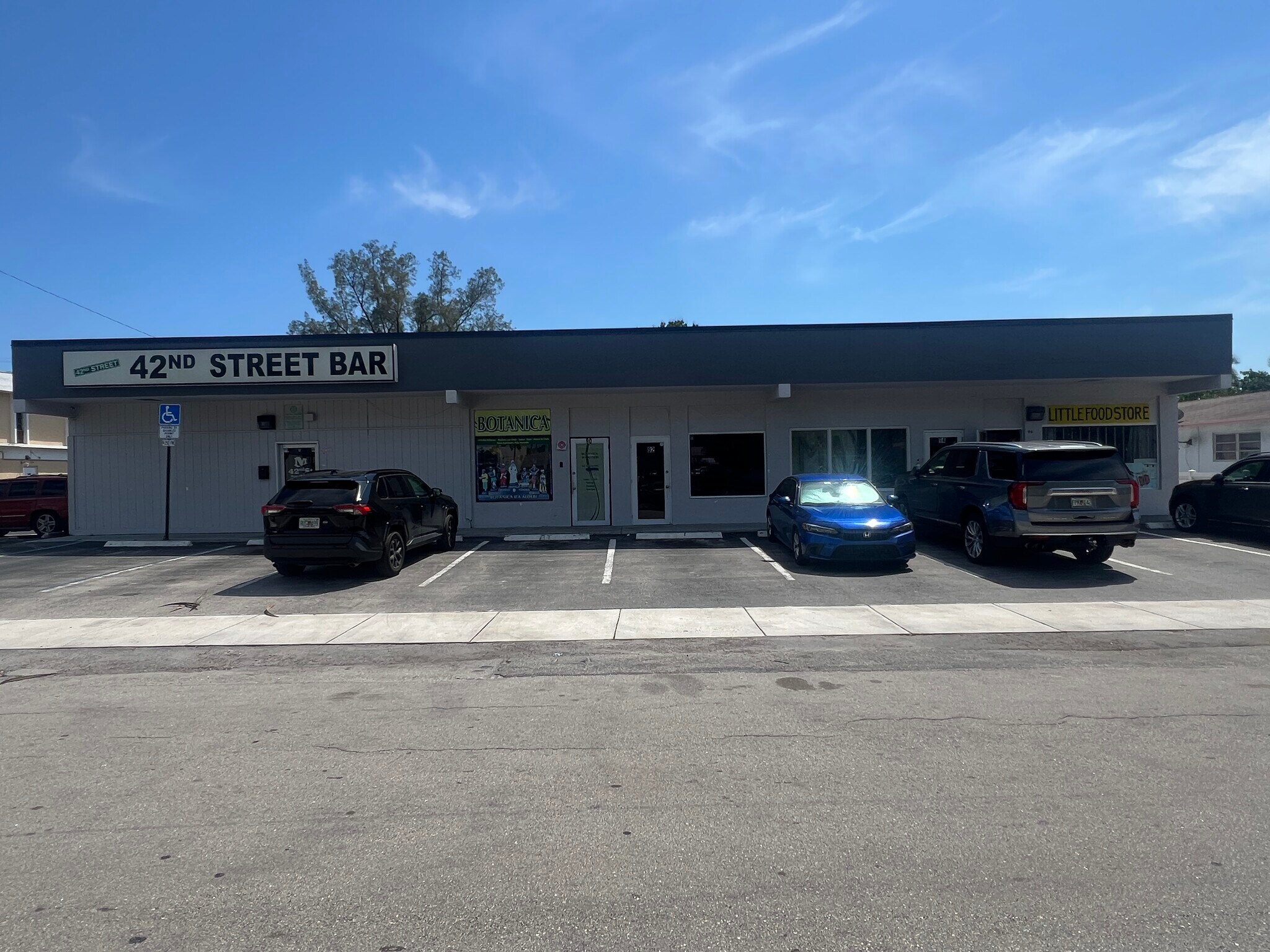 88-96 NW 42nd St, Oakland Park, FL for lease Primary Photo- Image 1 of 5