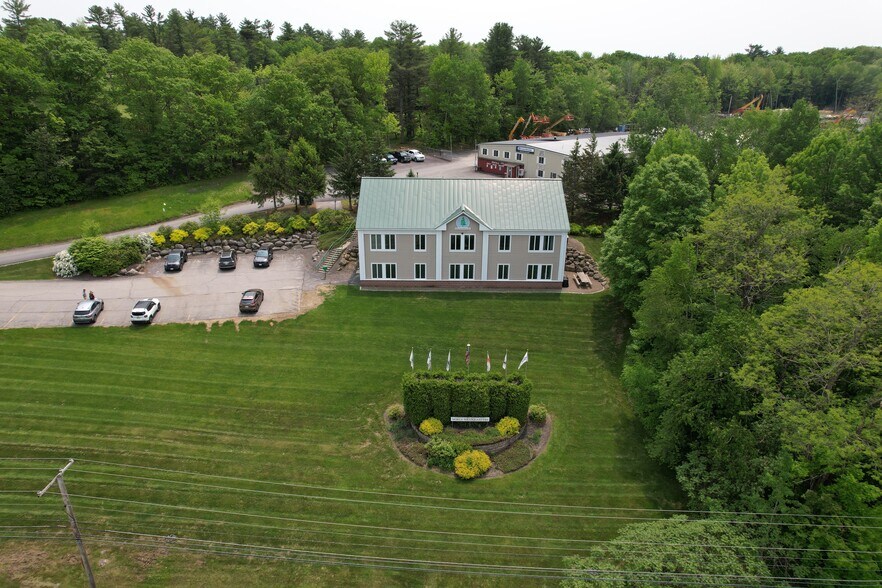 1010 Kennedy Memorial Dr, Oakland, ME à vendre - Photo du bâtiment - Image 1 de 9