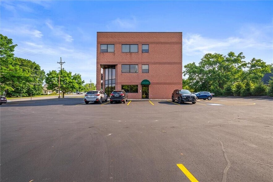 1630 Empire Blvd, Webster, NY à vendre - Photo du bâtiment - Image 3 de 38