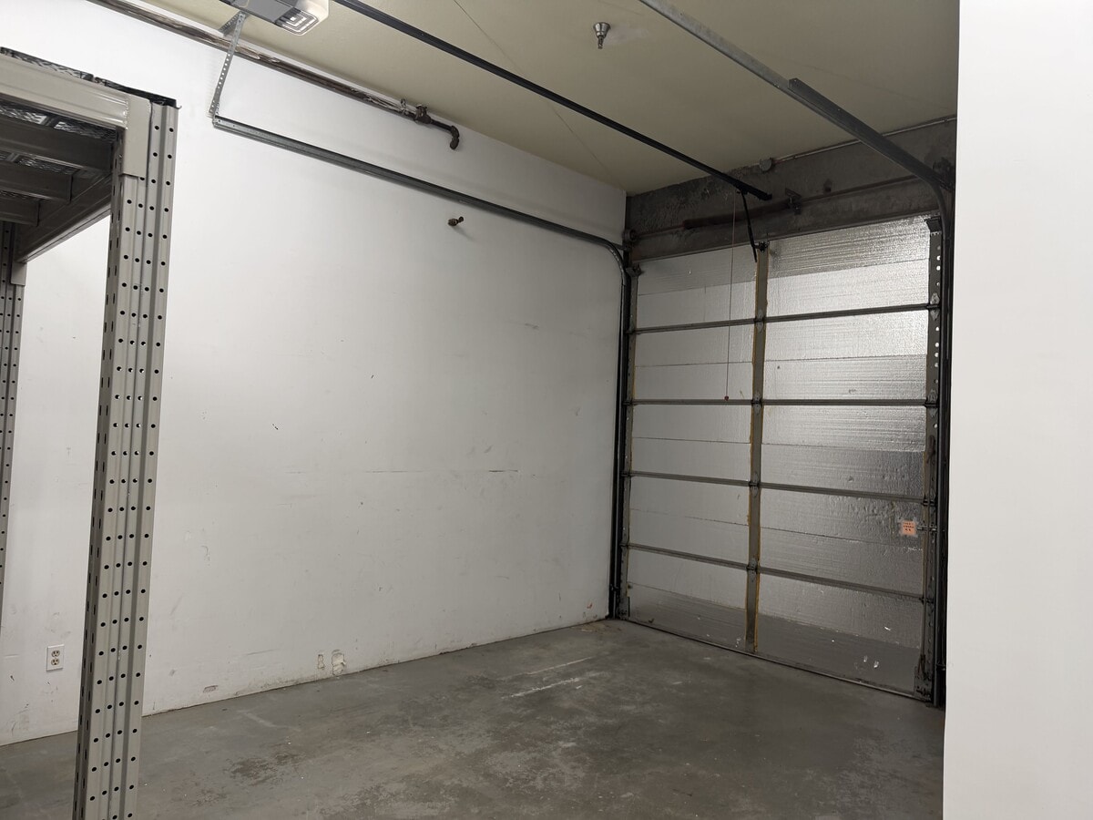 9059-9079 Shaughnessy St, Vancouver, BC V6P 6R9 - Unit 7 -  - Interior Photo - Image 1 of 25