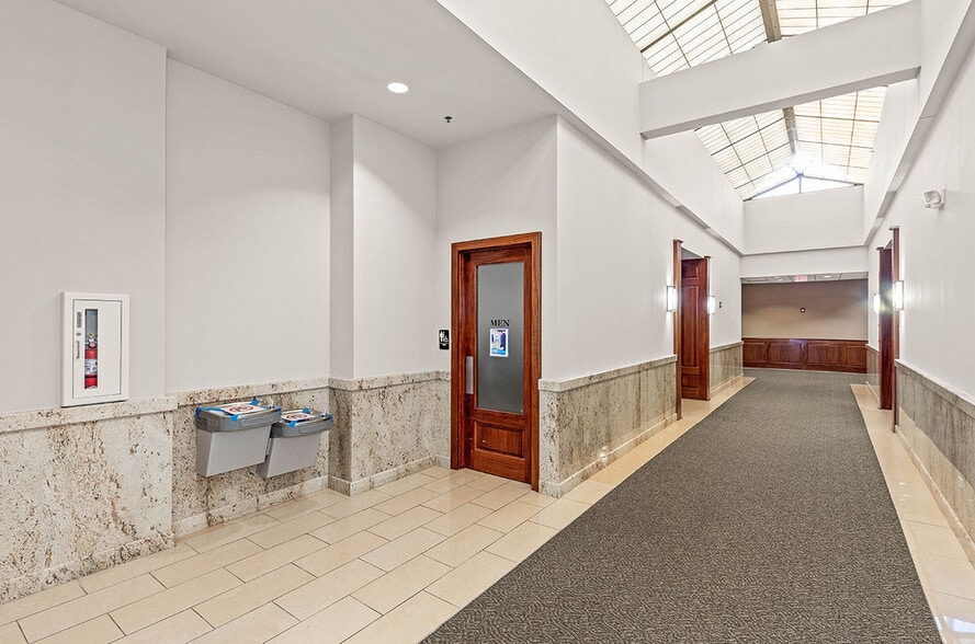 1776 Legacy Cir, Naperville, IL for lease - Building Photo - Image 2 of 16