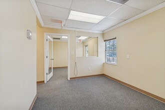 8800 49th St N, Pinellas Park, FL for lease Interior Photo- Image 2 of 128